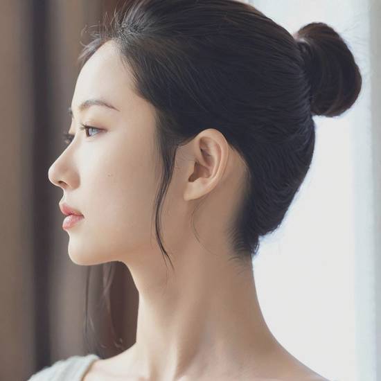 怎么扎丸子頭簡單好看,簡單好看的丸子頭扎法教程